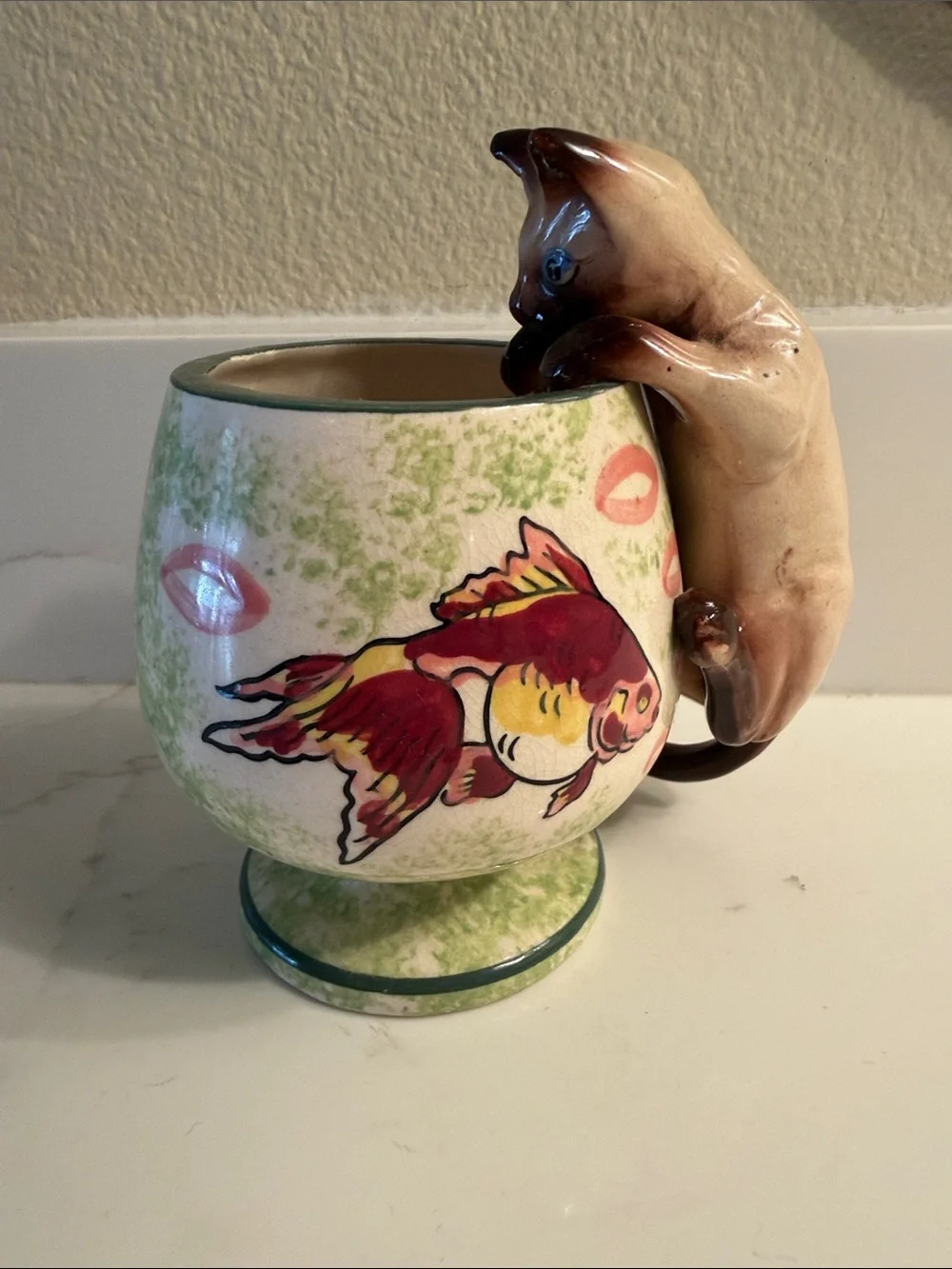 Vintage Siamese Cat on Cup